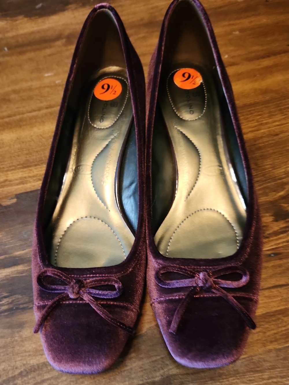 Women's Velvet Bow Ballet 1 1/2 Heel in Burgundy